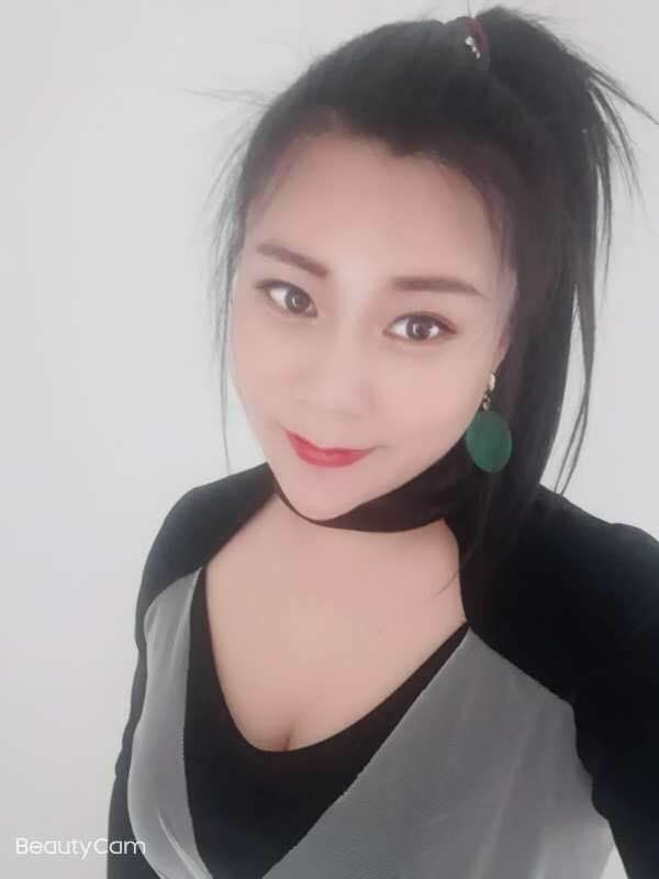 学生，外表清纯，是个骚货