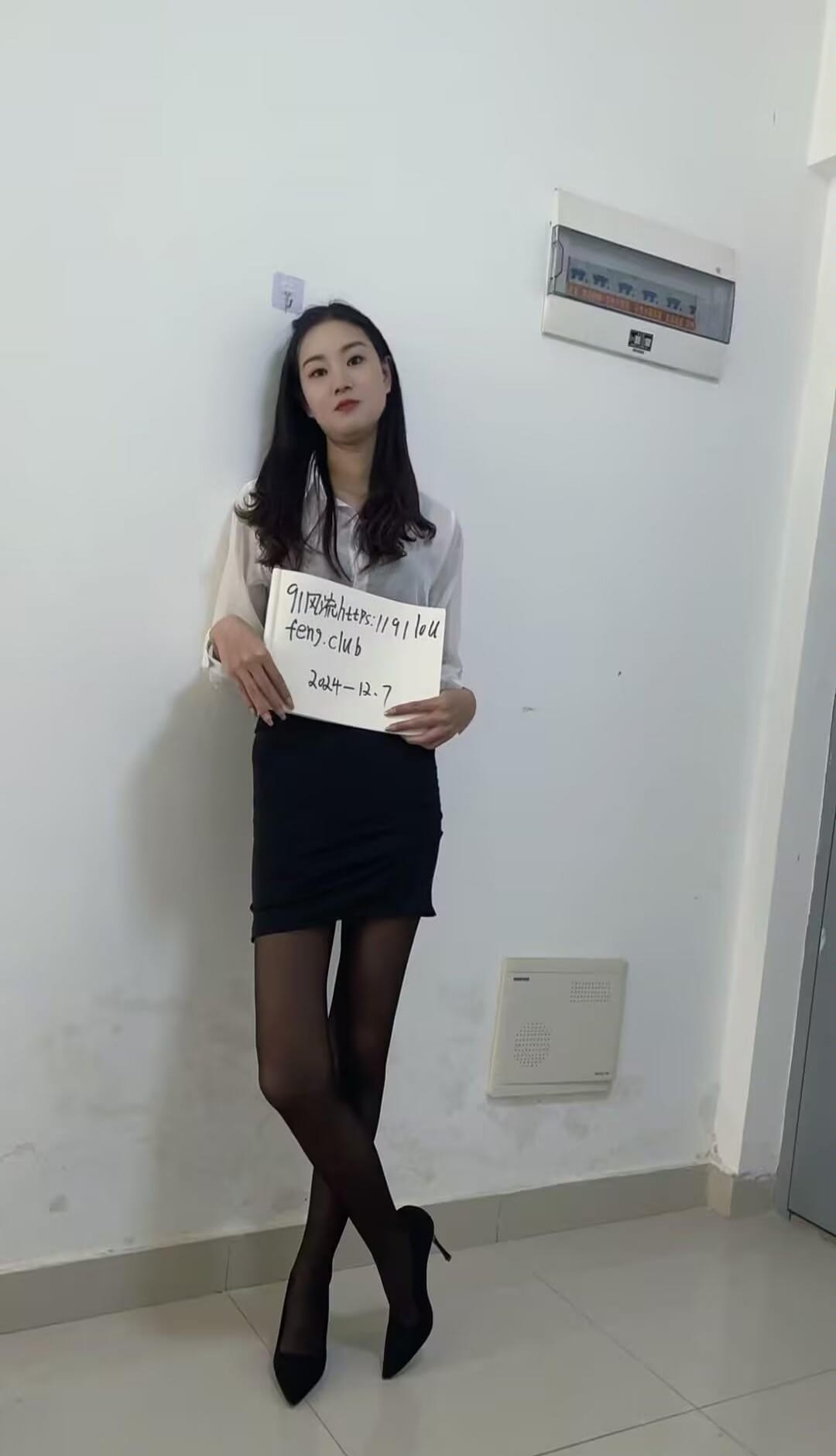 官渡黑丝制服梅子老师