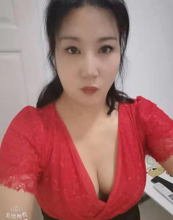 实惠泻火熟女