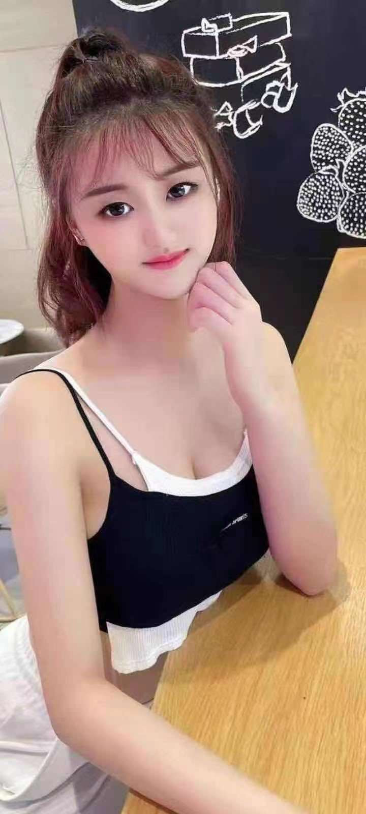 小妹颜值不错