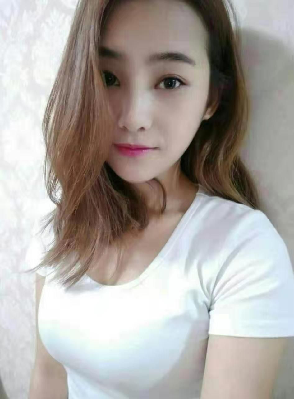 小姐姐胸浑圆巨大，心动的ly可以行动了