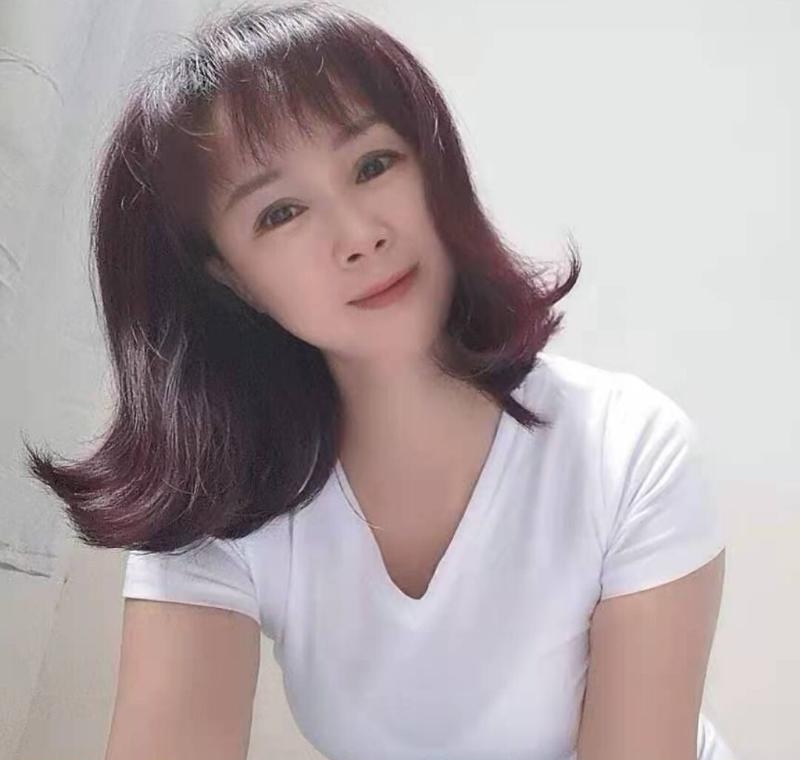 小巧玲珑的成熟良家
