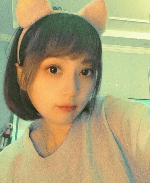 小巧美女