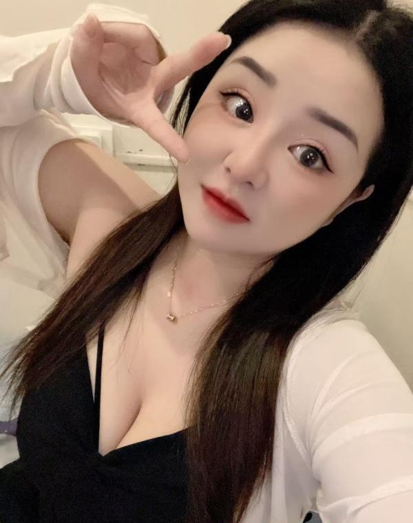 巨乳妹妹很放荡