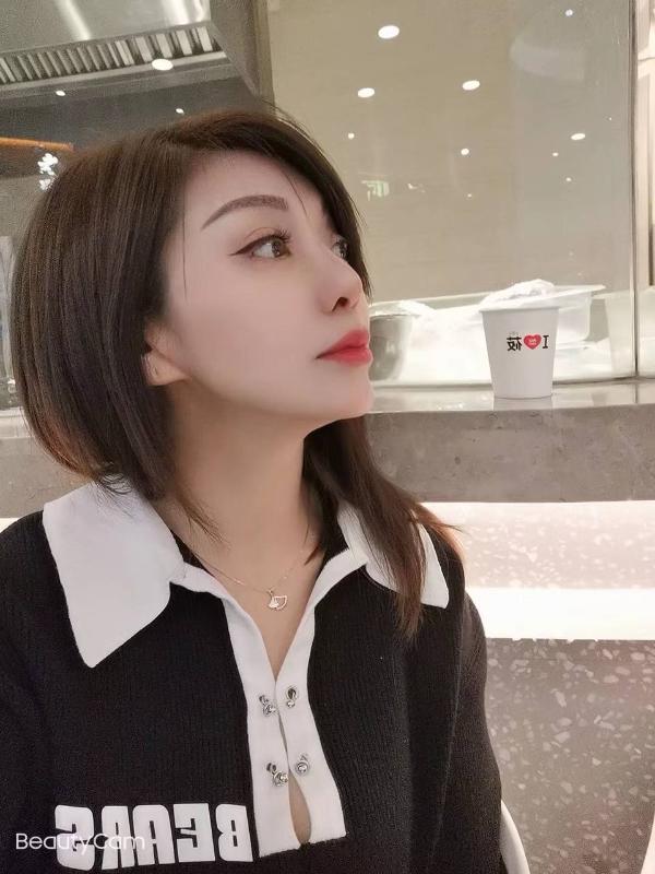 市区大奶小姐姐