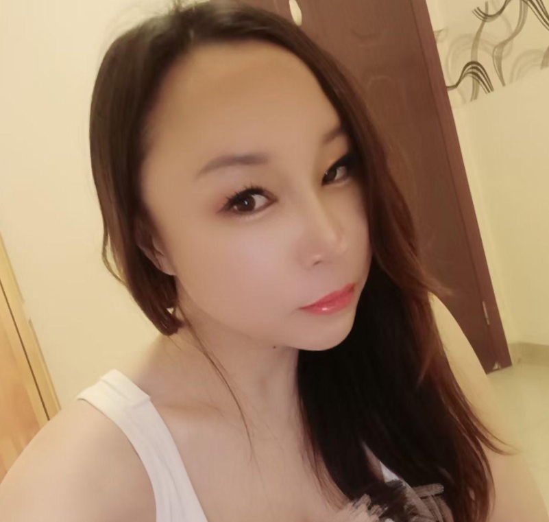 带着孩子的少妇