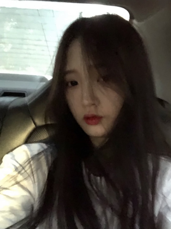 年轻小美女