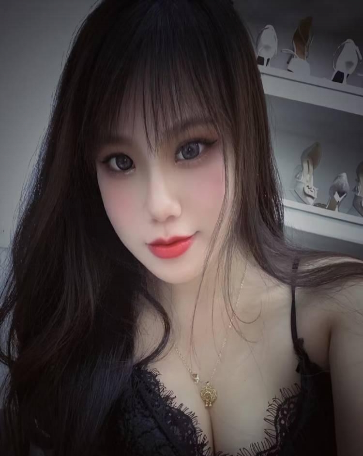 年轻漂亮黑丝女仆学姐