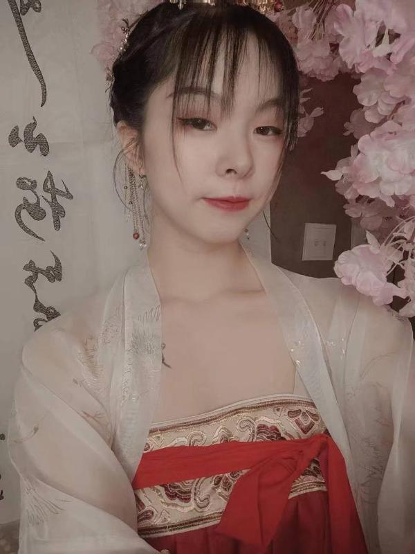 年轻短发嫩妹哒哒