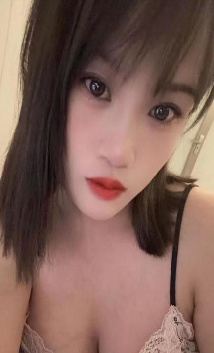 年轻风骚大胸妹