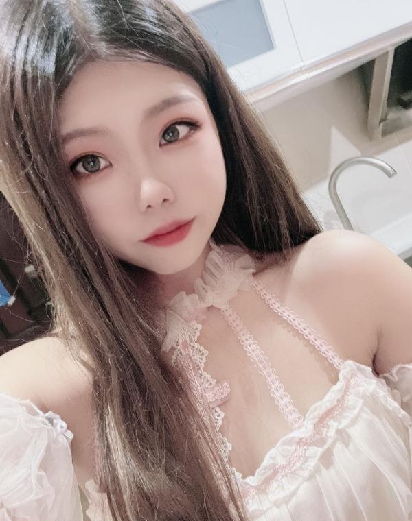 很可爱的小肉感萌妹