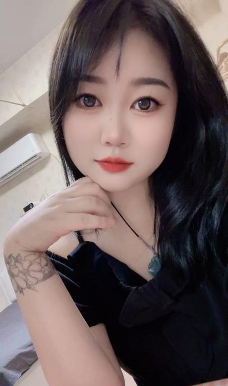 很可爱的微胖姑娘