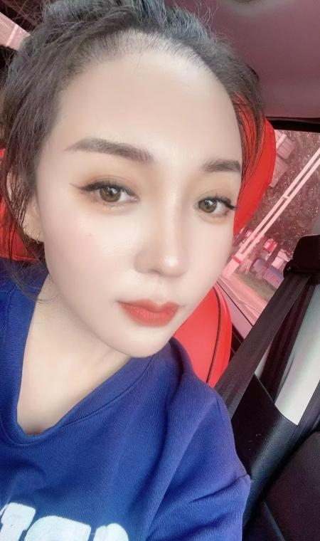 很热情的美女