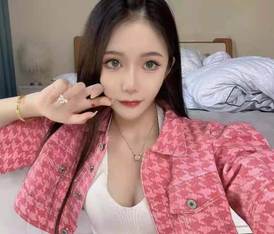 很骚的一个小姐姐