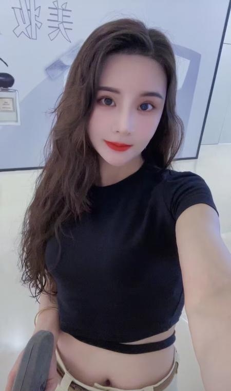 很骚的小妮子