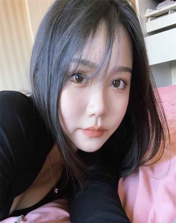 微胖妹子有肉感才爽