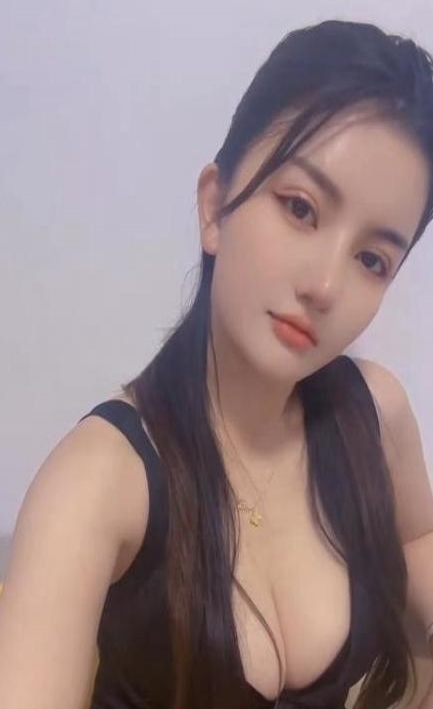 性感大奶乐乐