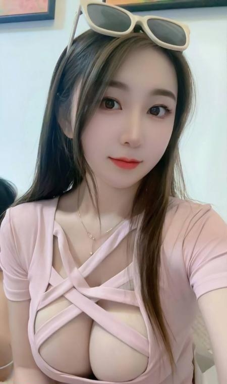 性感大白胸妹子