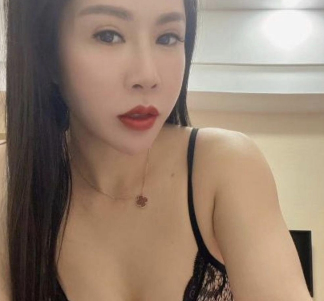 性感妩媚轻熟小姐姐