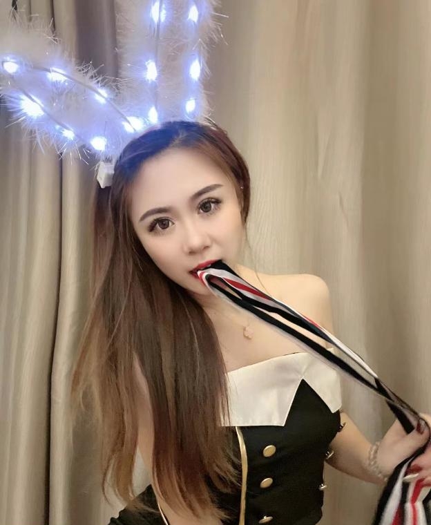 性感黑白丝骚妹