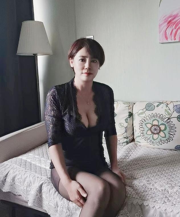 昆山短发轻熟御姐