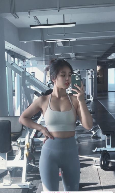 普拉提健身小妹