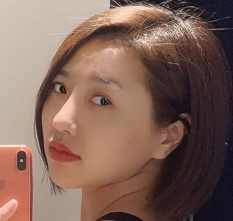 服务型知性美女