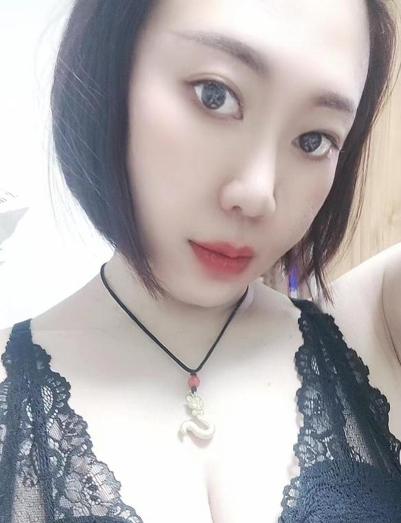 朝阳娇小可爱妹子