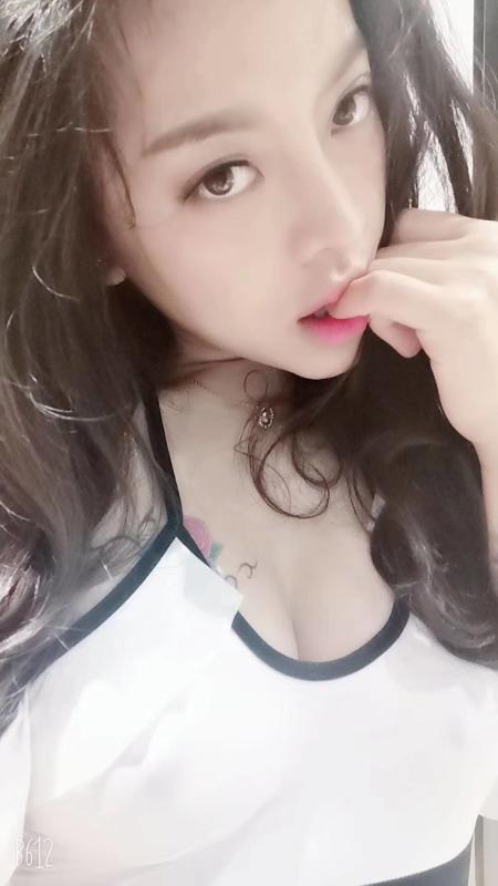 栖霞笑笑