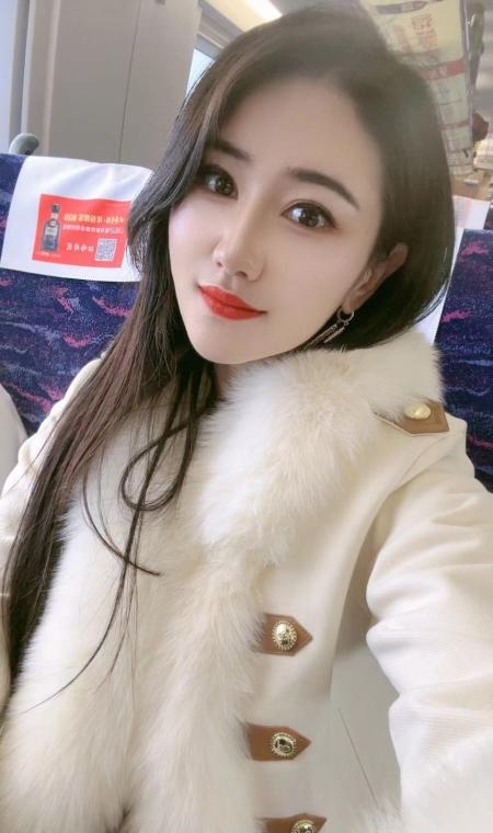 气质漂亮妹子大长腿