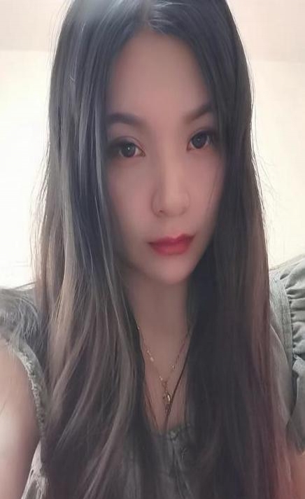 汉口火车站小女人