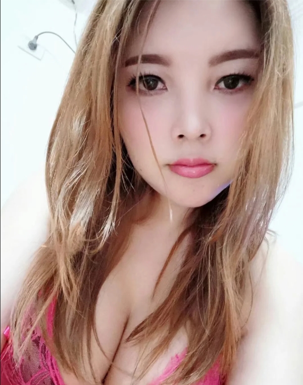 汉阳顶秀B大胸妹