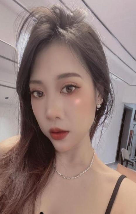 江岸气质小姐姐