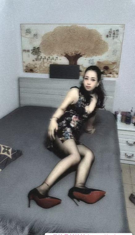 泻火苗条熟女