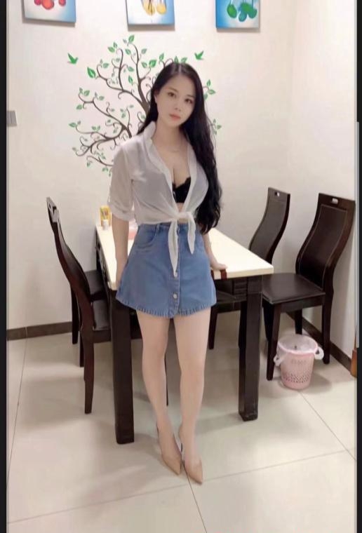 海珠大奶小月