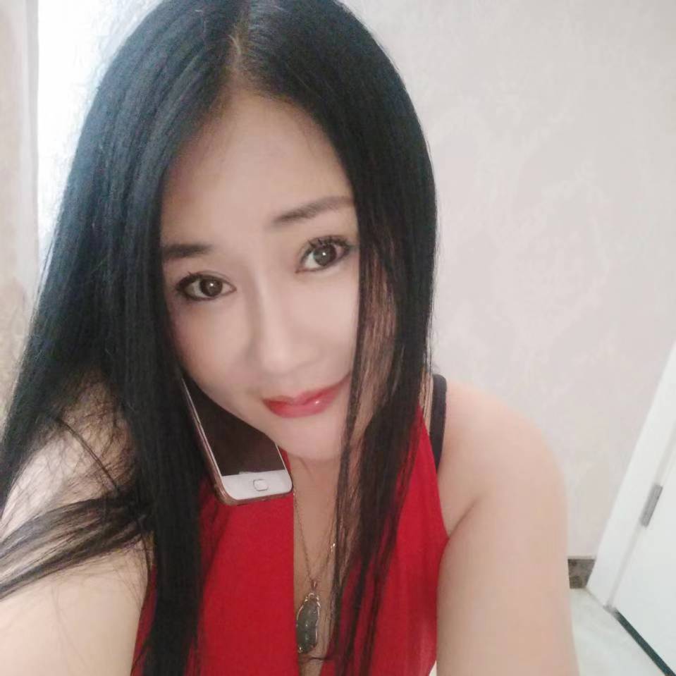 清纯迷人小姐姐刚下海，请小哥哥们多多指教