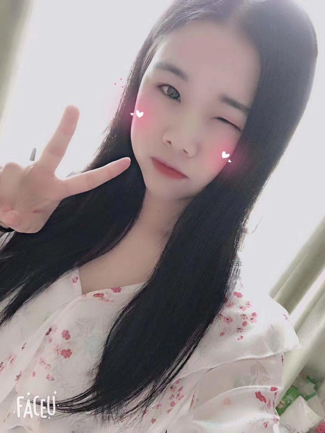 温柔漂亮的00后妹妹