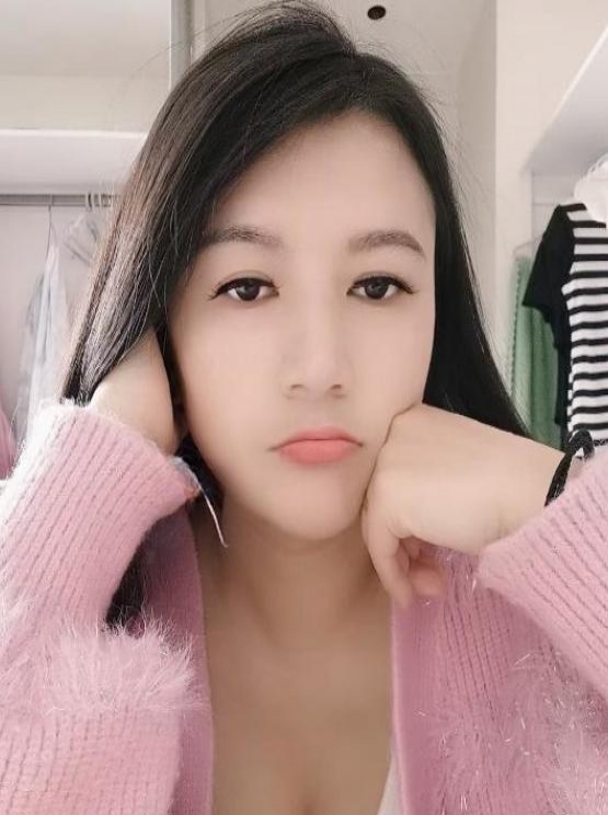 滨江气质美女微笑