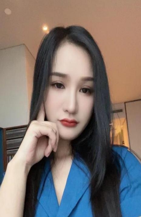 烈焰红唇小怡