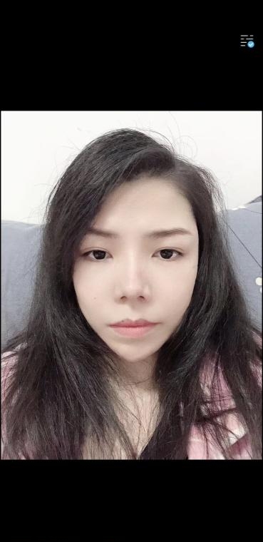 爆乳妹子胸部特别挺