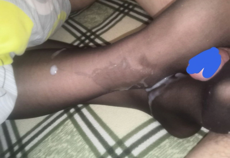 狂射小伊伊黑丝脚
