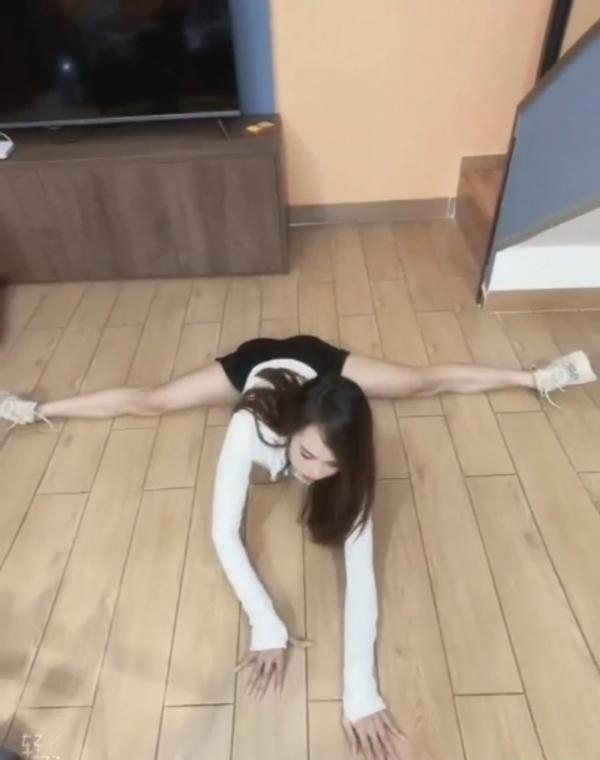 珠海南屏一字马小姐姐