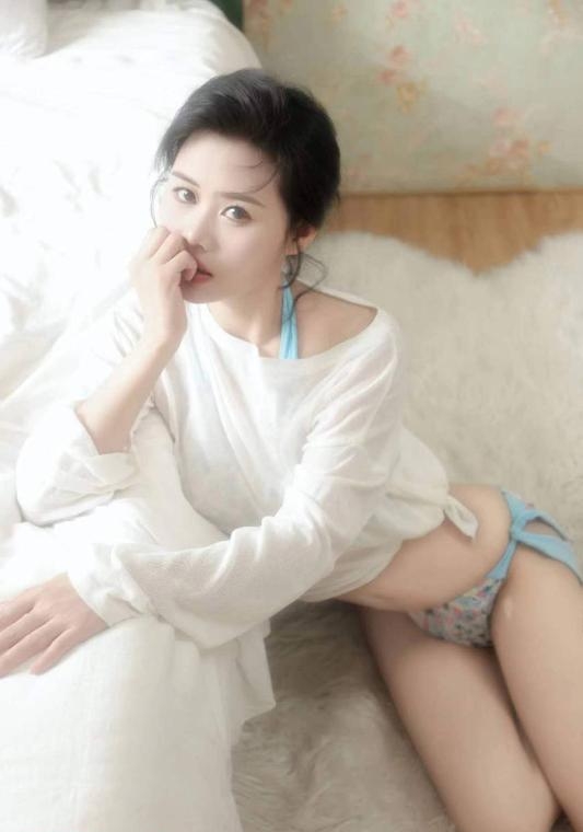 甜美清纯性感妹子