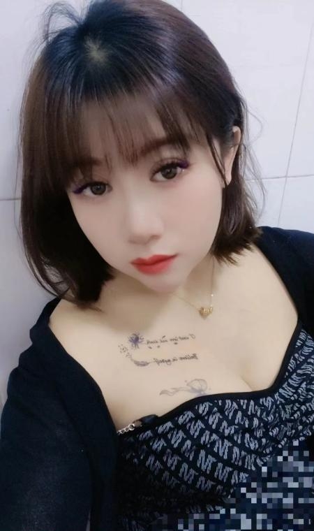白云短发服务系少妇