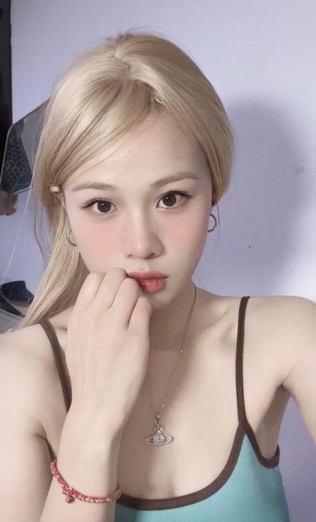白嫩肌肤琳琳