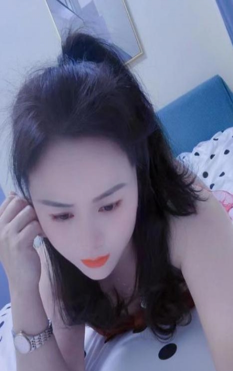 白嫩雪儿