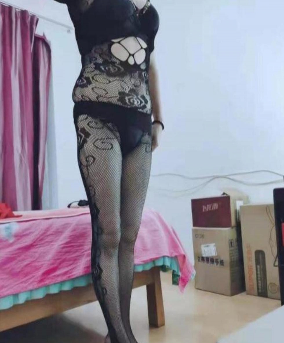 皮肤白净少妇