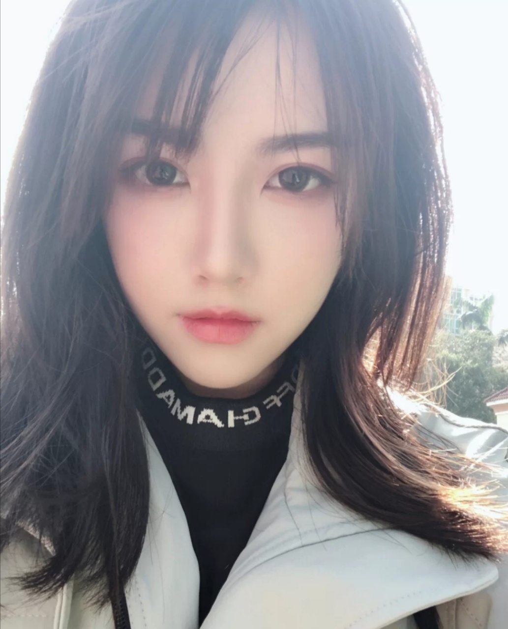 短发销魂小姐姐