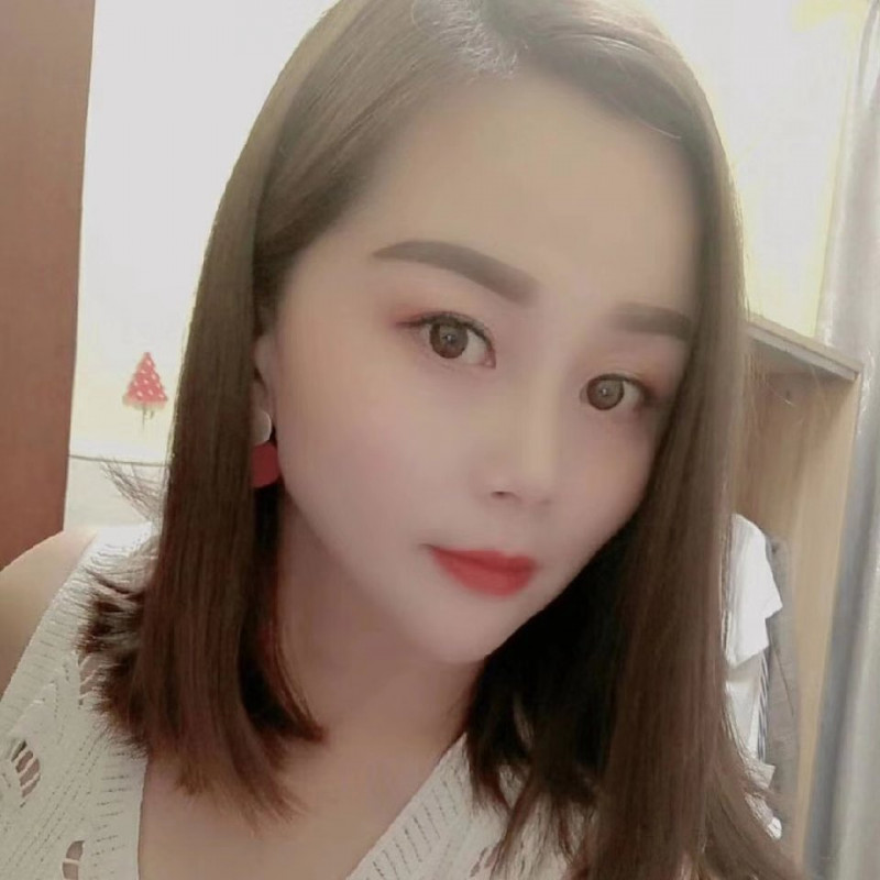 石岩美女