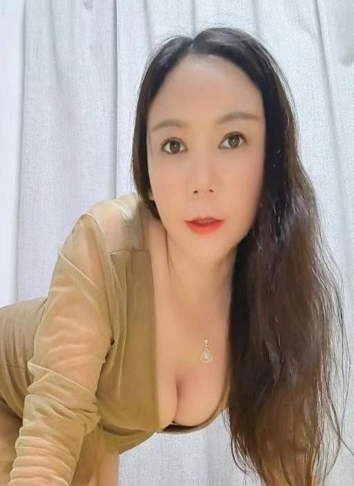 福田石厦长发姐姐